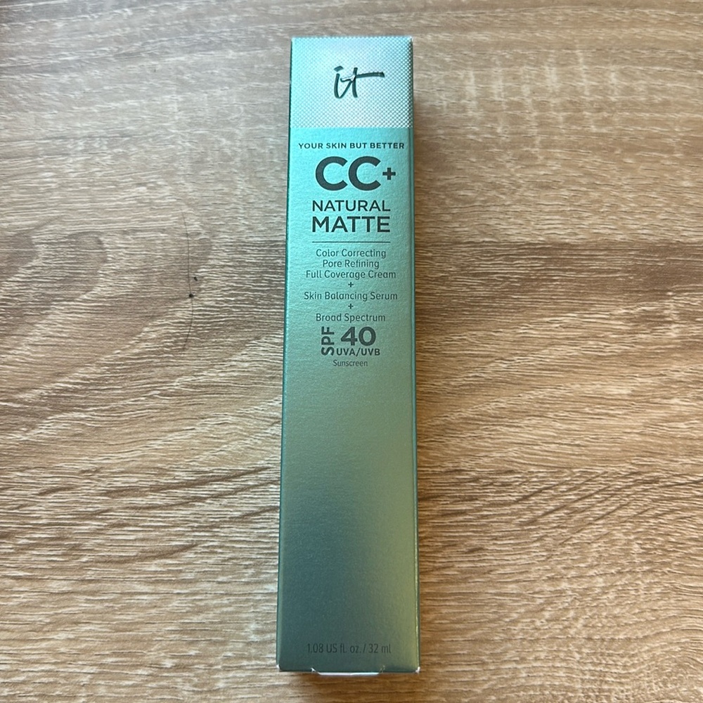 It Cosmetics CC+ Natural Matte Cream shade Medium Tan
